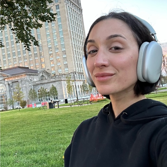 Meet your Posher, Vanessa - Picture 2 of 2